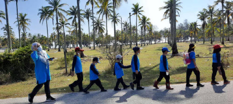Students on a beach excursion
